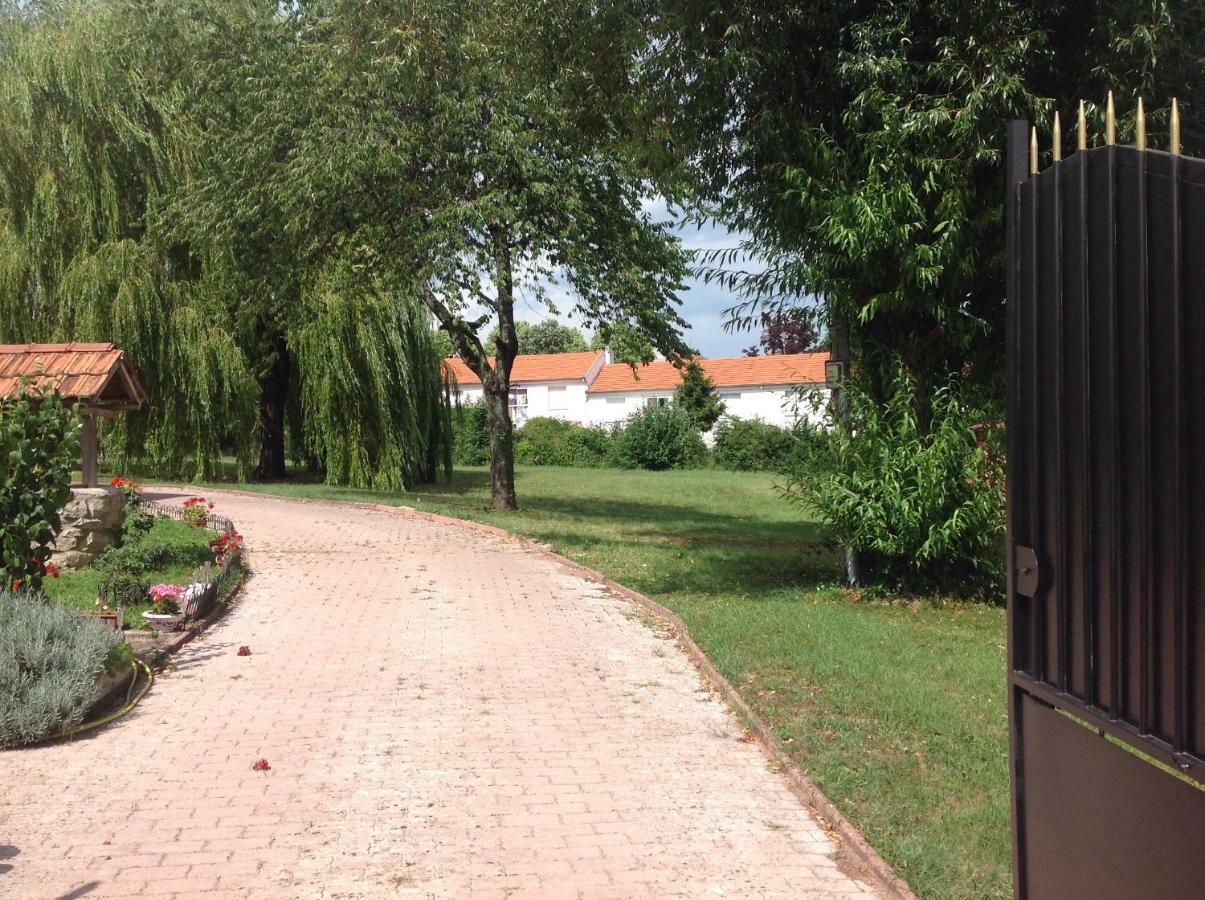 Bienvenue Chez Zina Hotel Vesoul Exterior foto