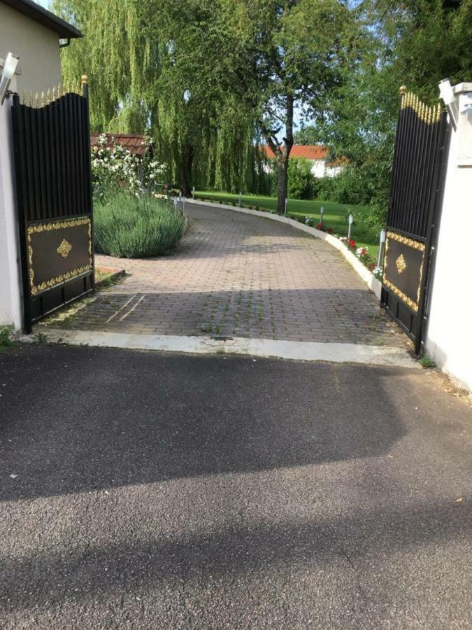Bienvenue Chez Zina Hotel Vesoul Exterior foto